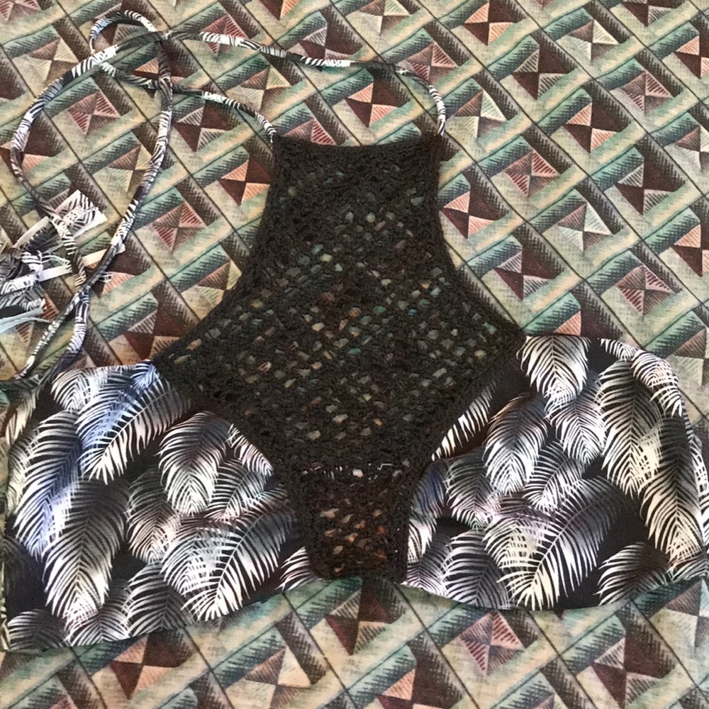 ✨SOLD✨Acacia night palm